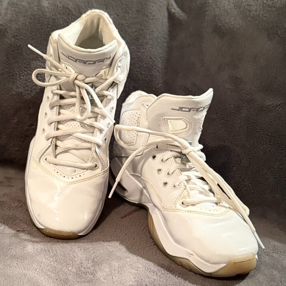 Air Jordan "Mars 270  - Size 7Y - White  - Model CK1425-100 (Gently Used)